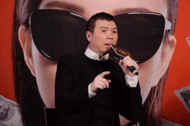 冯小刚玩态度营销 骂影评人致华谊股价回升